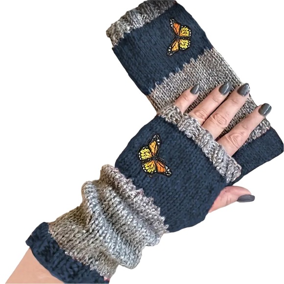 - 🍁 Knit Fingerless Butterfly Gloves - Picture 9 of 9